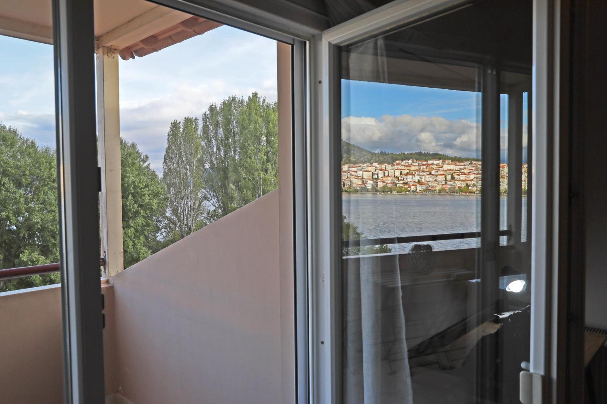 Swan Lake Front Apartment Kastoria Exteriör bild